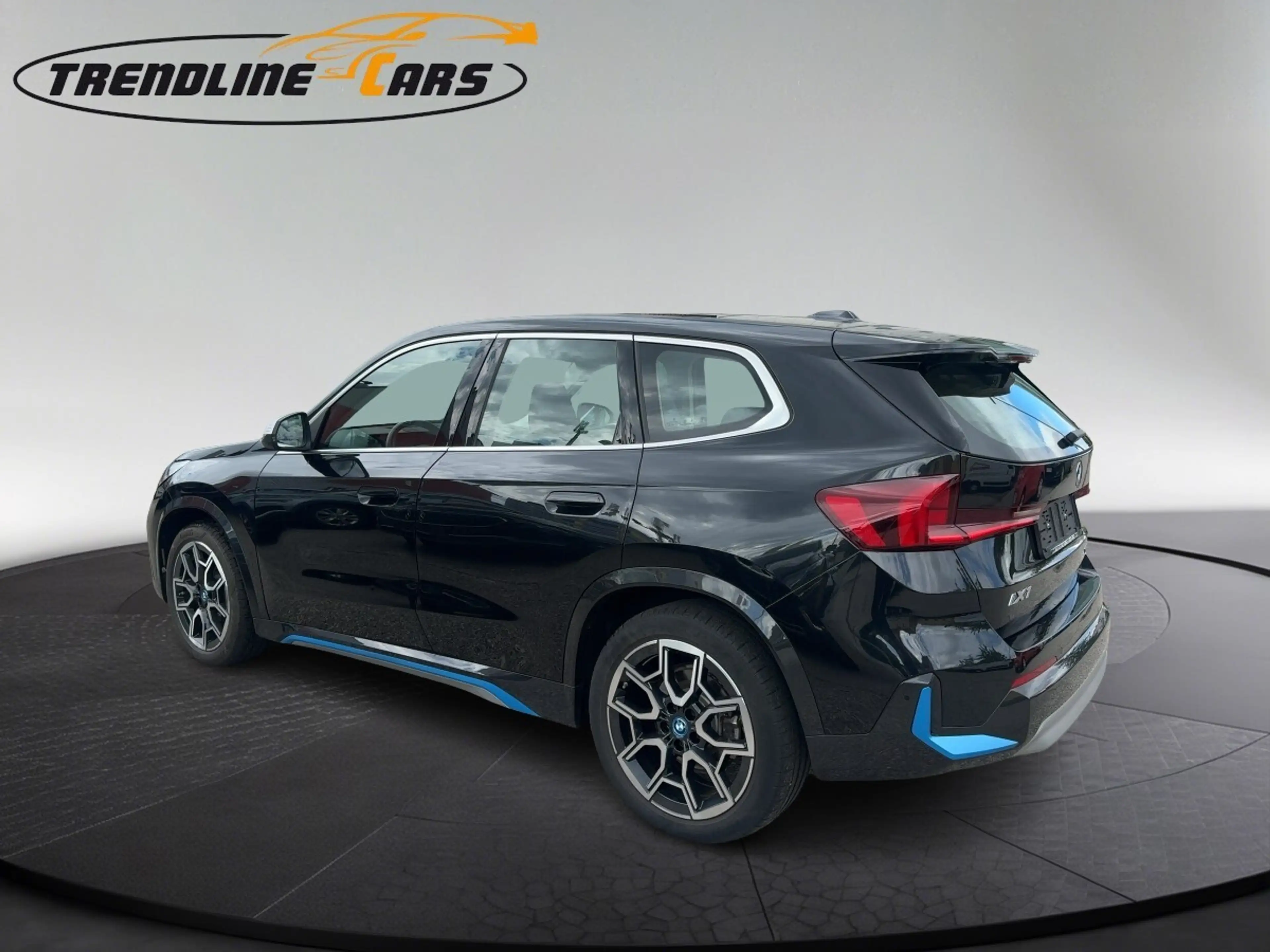 BMW iX1 xDrive30 — photo 8