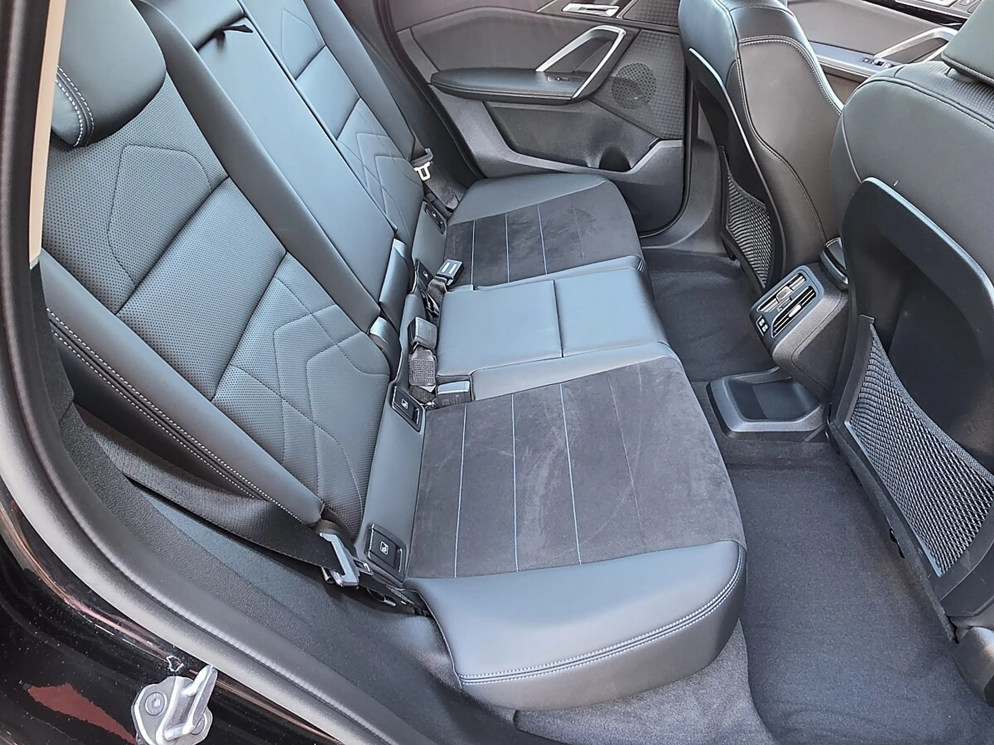 BMW iX1 xDrive30 — photo 15