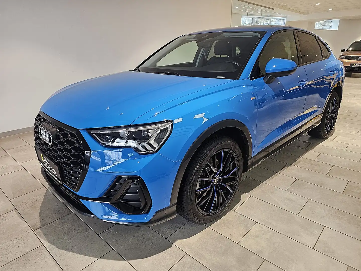 Audi Q3 Sportback 35 TFSI S-line S-tronic Bleu - 2