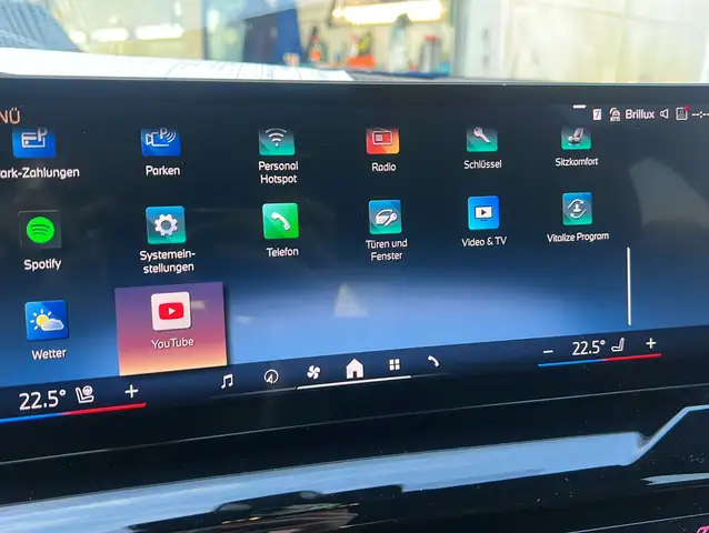 BMW 5 Series view 13
