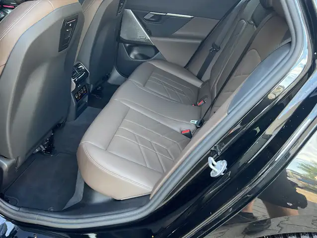 BMW 5 Series view 14