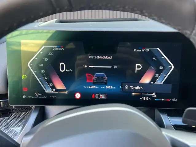 BMW 5 Series view 8
