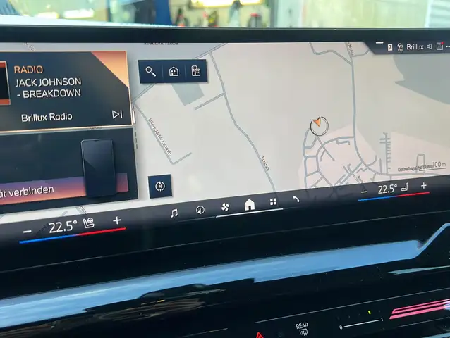 BMW 5 Series view 10