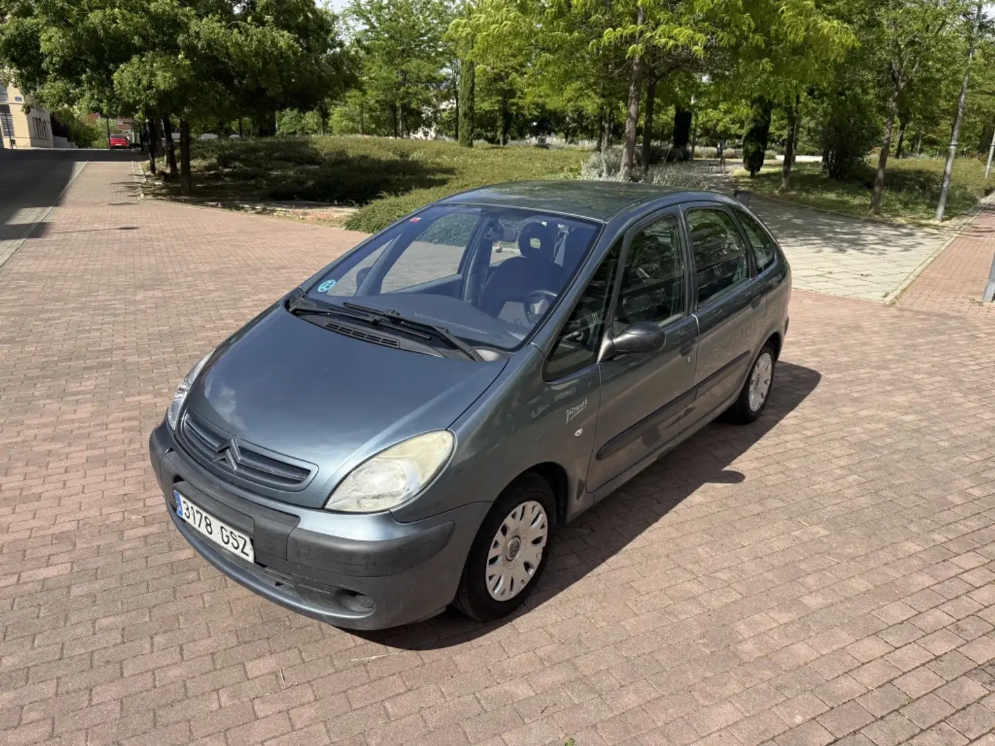Citroen Xsara Picasso 1.6i Exclusive 07 110 Grau - 1
