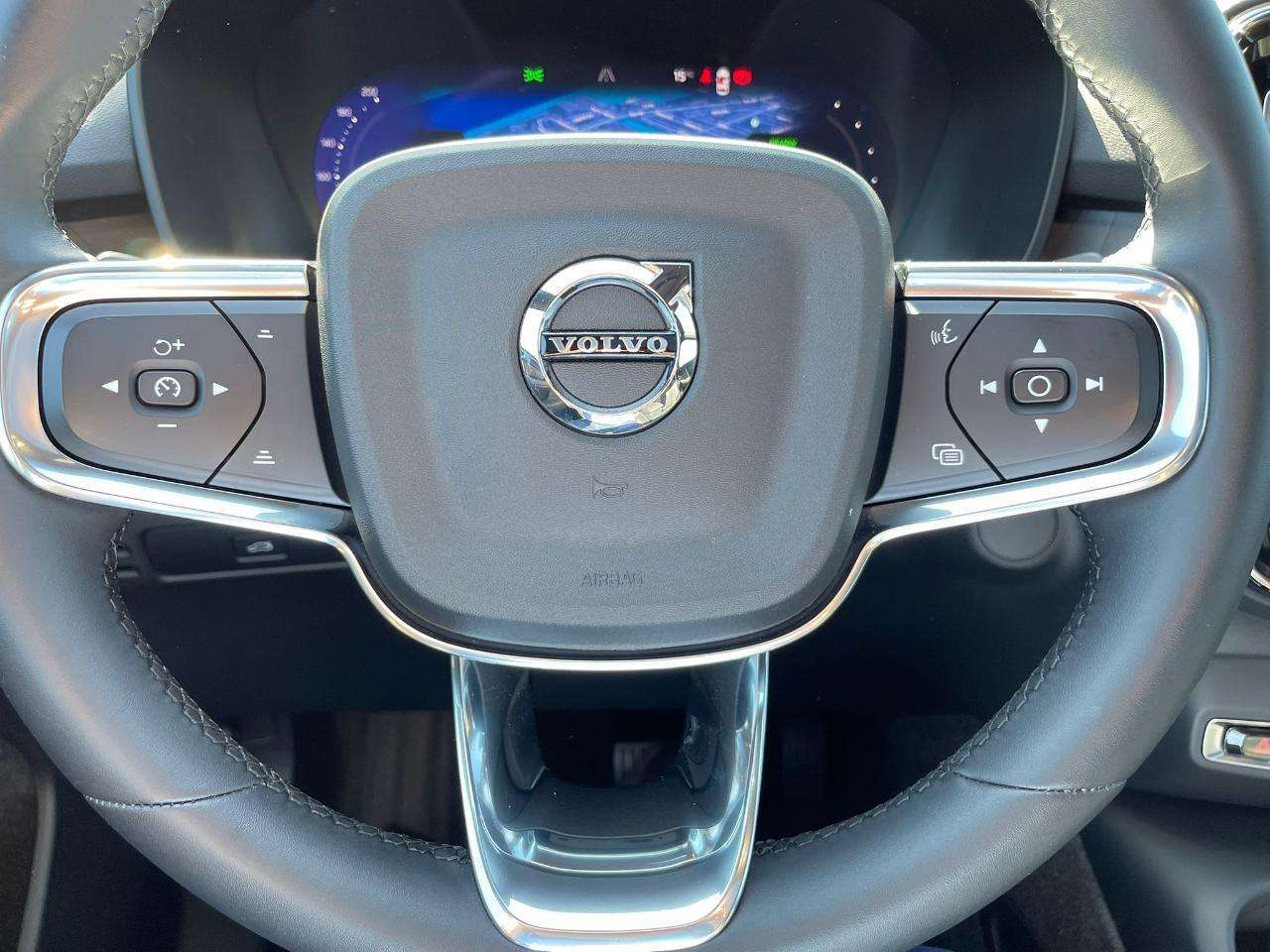 2024 Volvo XC40 Twin eAWD Plus thumb 16