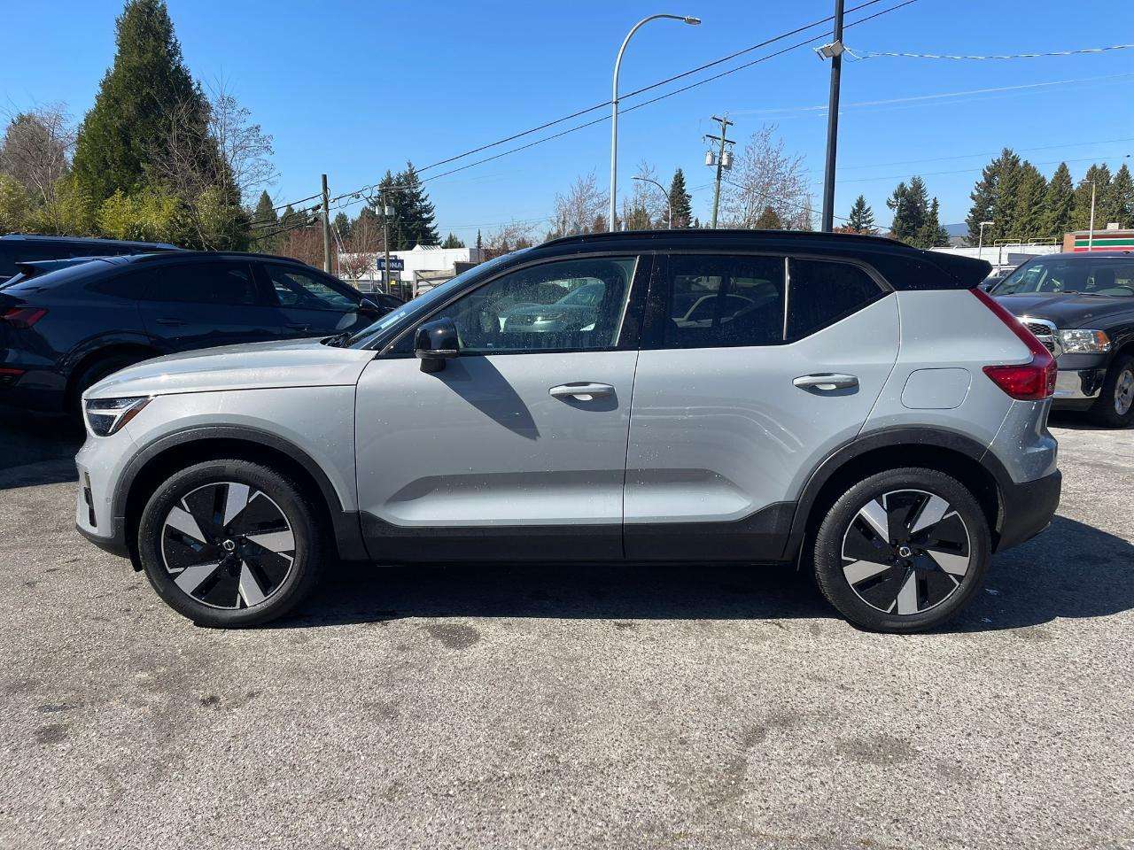 2024 Volvo XC40 Twin eAWD Plus thumb 8