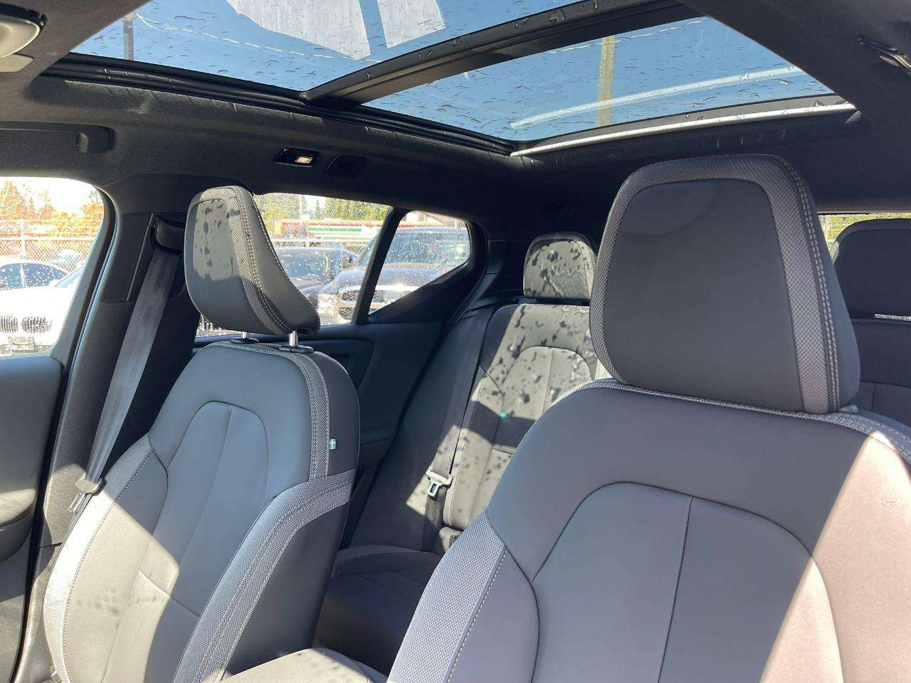 2024 Volvo XC40 Twin eAWD Plus thumb 12