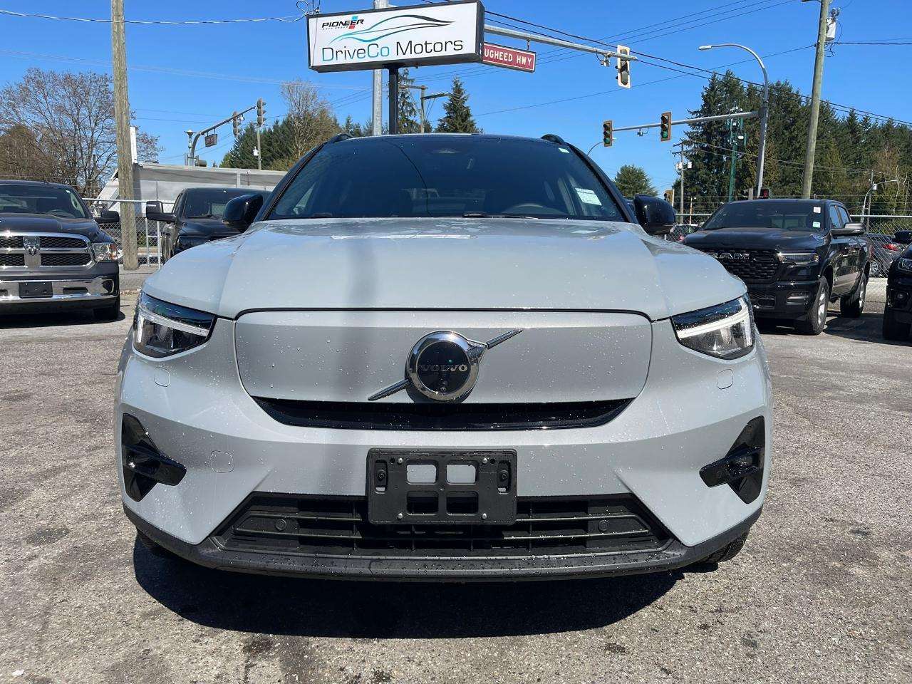 2024 Volvo XC40 Twin eAWD Plus alt 3