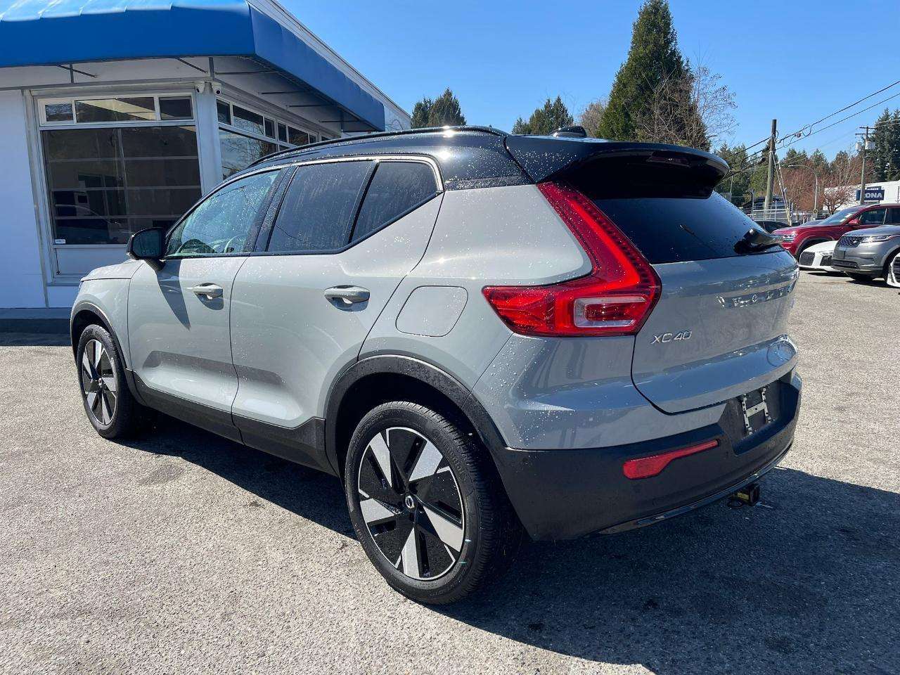 2024 Volvo XC40 Twin eAWD Plus thumb 7