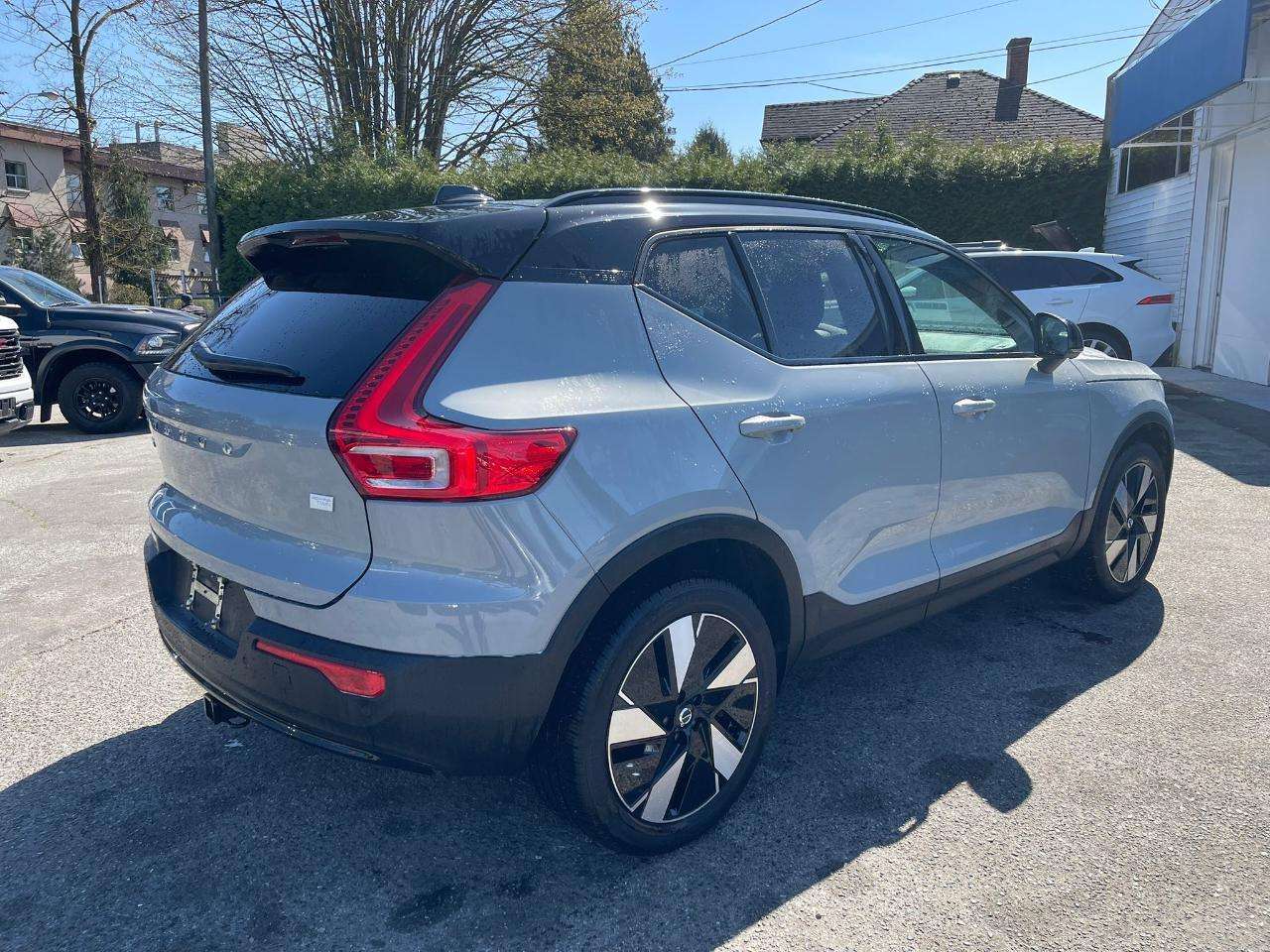 2024 Volvo XC40 Twin eAWD Plus alt 5