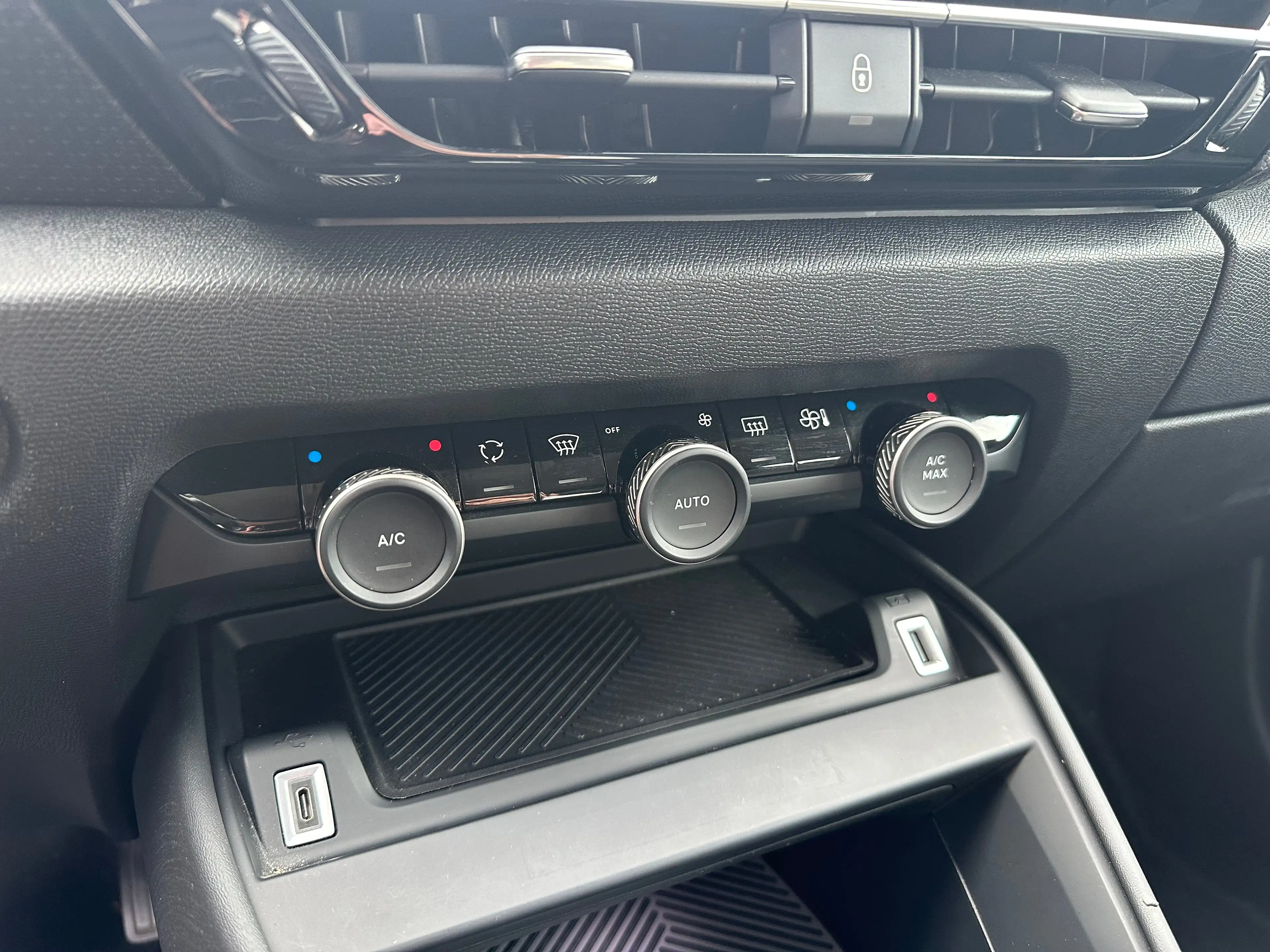 Citroen C4 1.2 Puretech Feel Edition | Carplay | Camera | Nav — photo 15