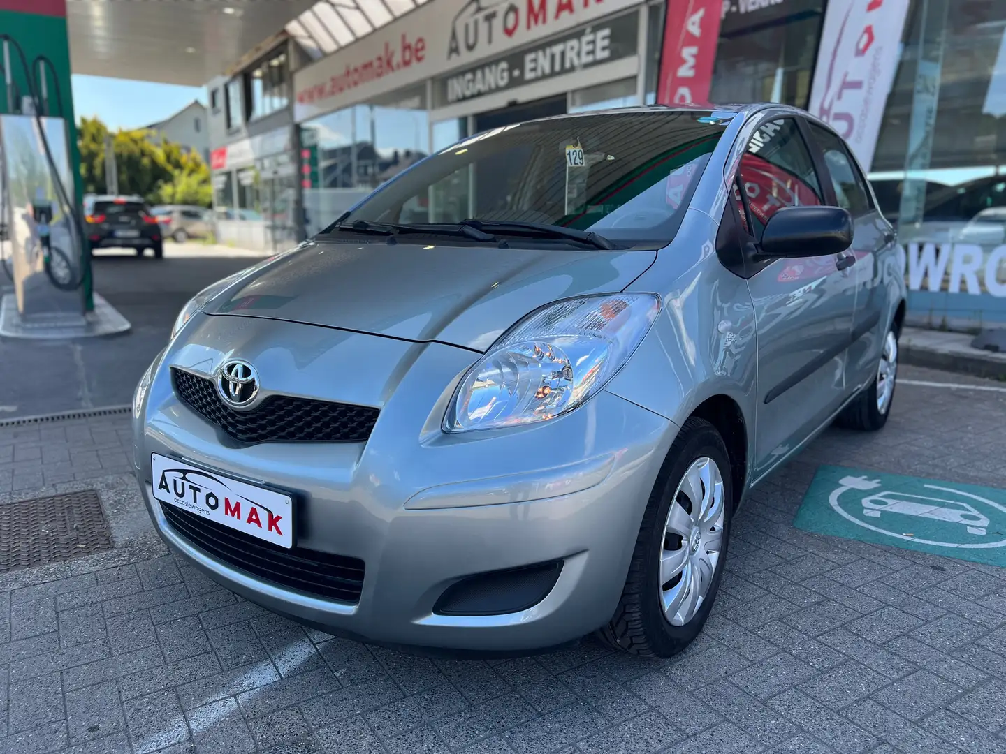 Toyota Yaris Yaris 1.0i VVT-i Eco Grijs - 2