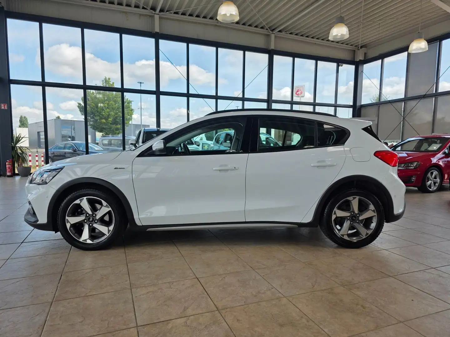 Ford Focus Lim. Active Weiß - 2