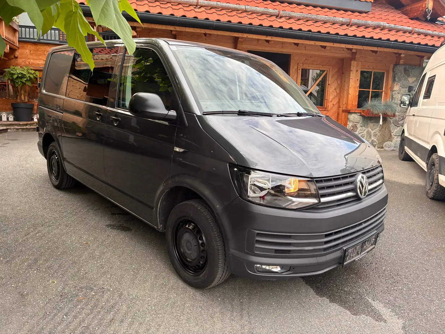 Volkswagen T6 Transporter Doka-Kastenwagen KR MD 2,0 TDI BMT Grau - 2