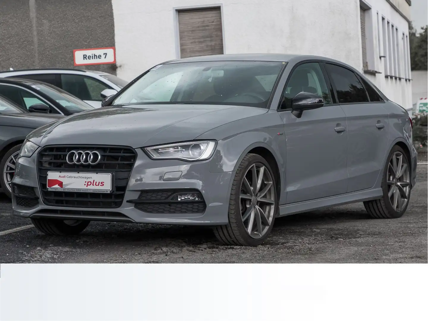 Audi A3 Limo 1.4 TFSI S LINE BLACK LM19 OPS+ PRIVACY Grijs - 2
