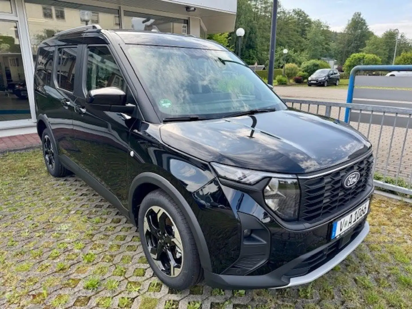 Ford Tourneo Courier Active Schwarz - 2