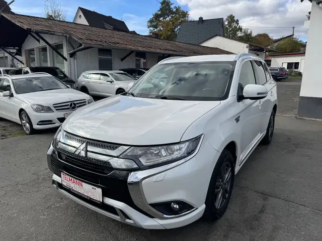 Mitsubishi Outlander PHEV Basis 4WD/Automatik/LED/