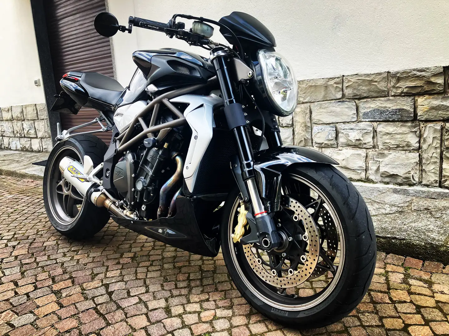 MV Agusta Brutale 990 R Nero - 1