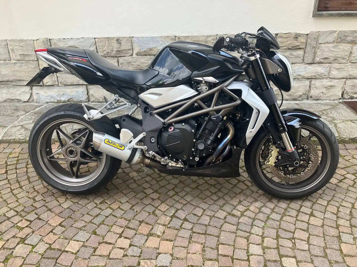 MV Agusta Brutale 990 R Nero - 2