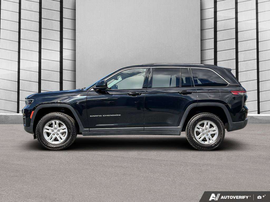 2023 Jeep Grand Cherokee Laredo 4x4 | Rear Parking Assist | No Accidents! — снимка 1