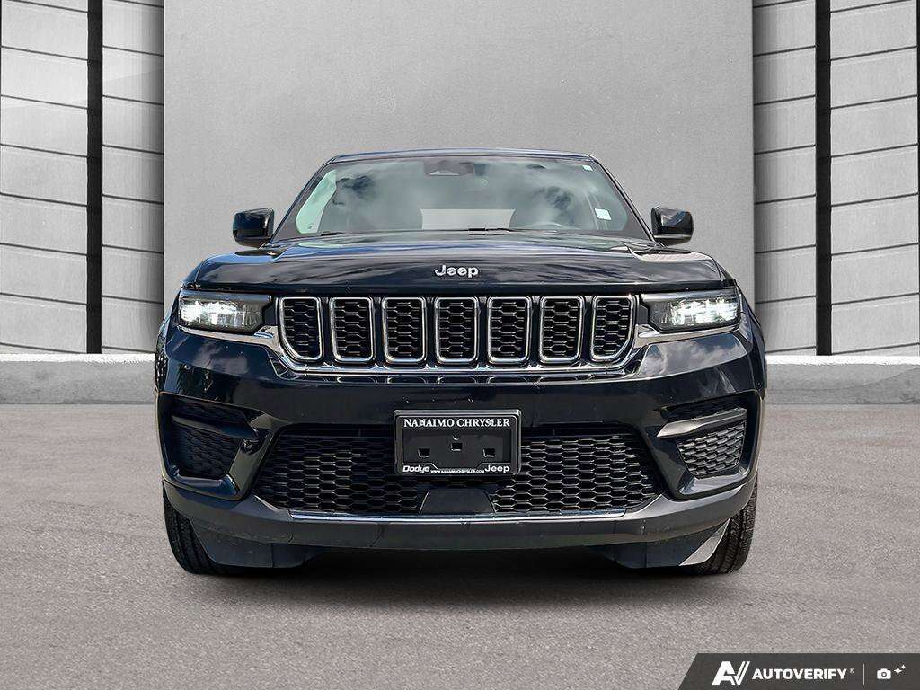 2023 Jeep Grand Cherokee Laredo 4x4 | Rear Parking Assist | No Accidents! — снимка 1
