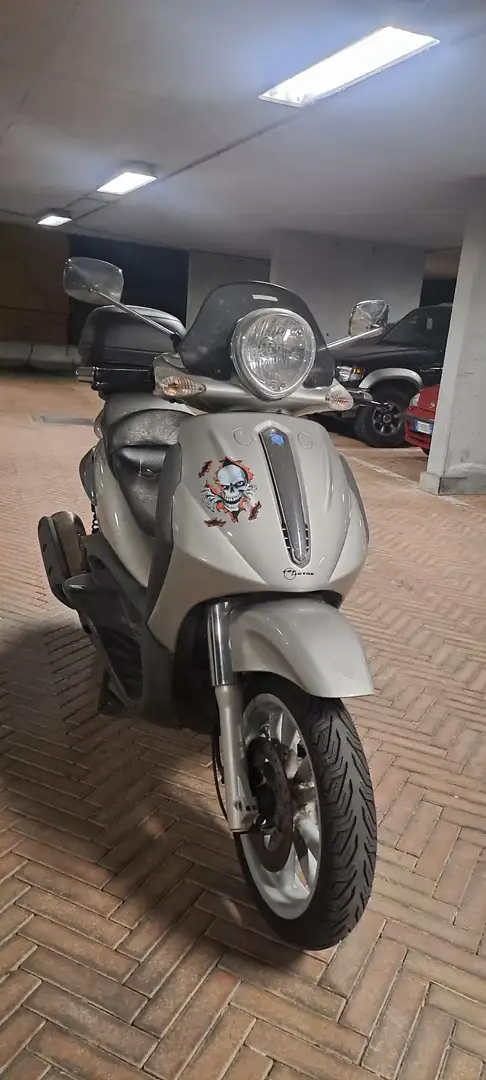 Piaggio Beverly 500 Grijs - 2