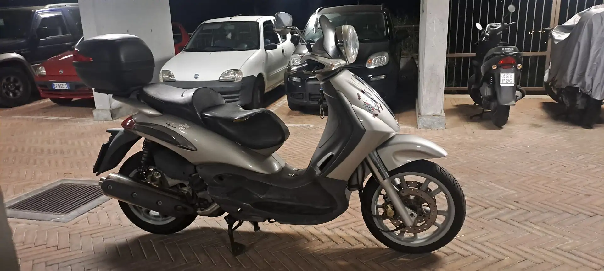 Piaggio Beverly 500 Grijs - 1