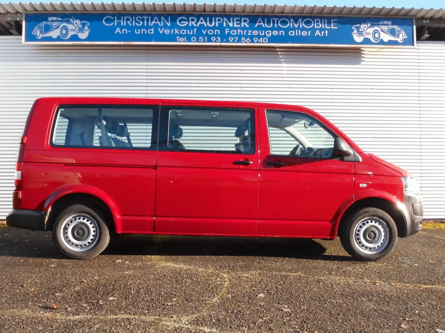 Volkswagen T5 Transporter Bus Caravelle Trendline lang Rot - 1