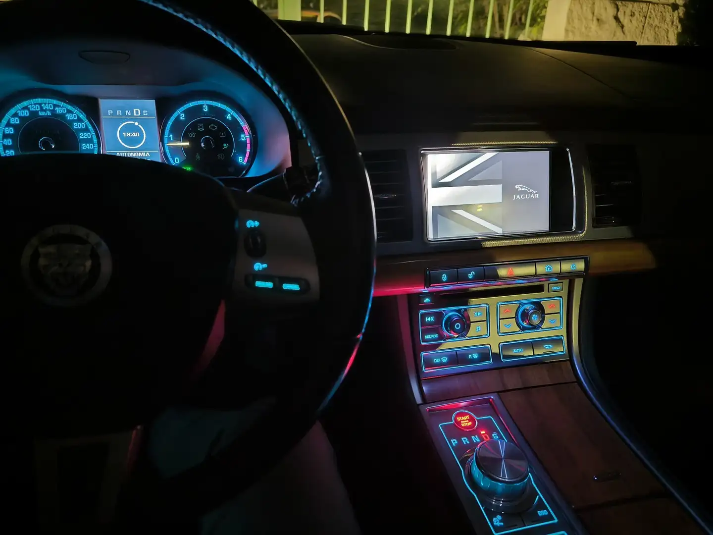 Jaguar XF 2.7d Premium Luxury auto - 1