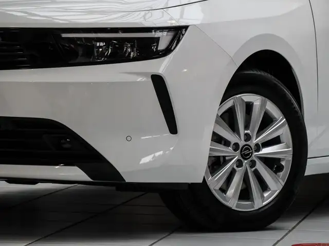 Opel Astra view 5