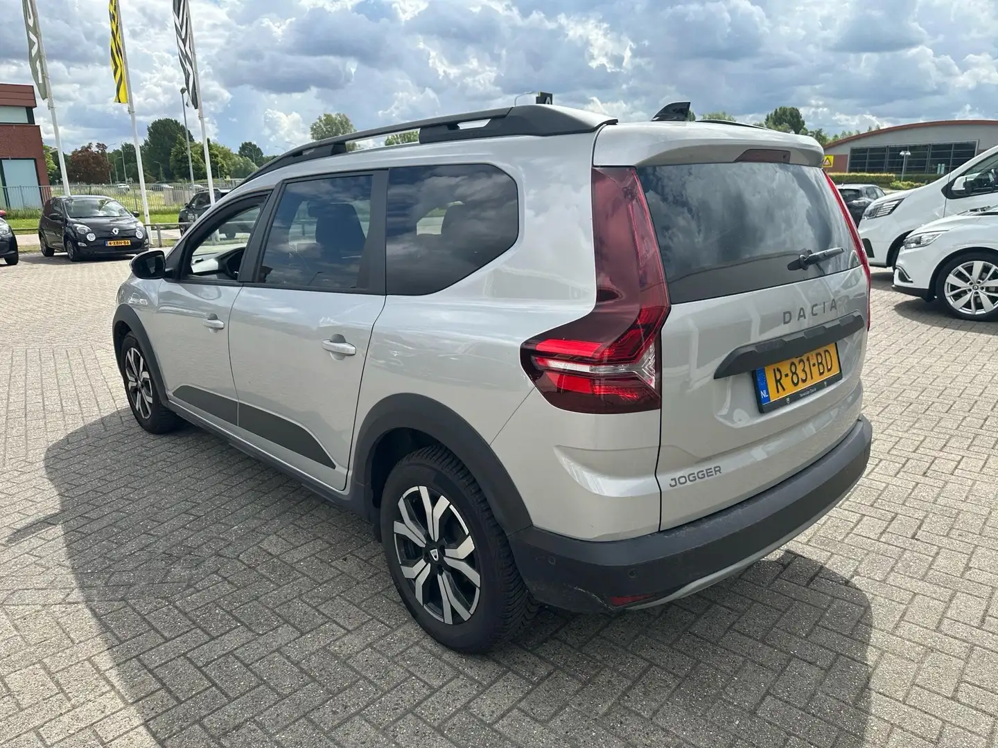 Dacia Jogger 1.0 TCe Bi-Fuel Comfort 5p. Grijs - 2