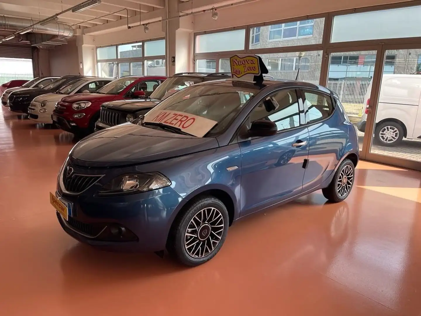 Lancia Ypsilon 1.0 FireFly 5 porte S&S Hybrid Platino Blauw - 1