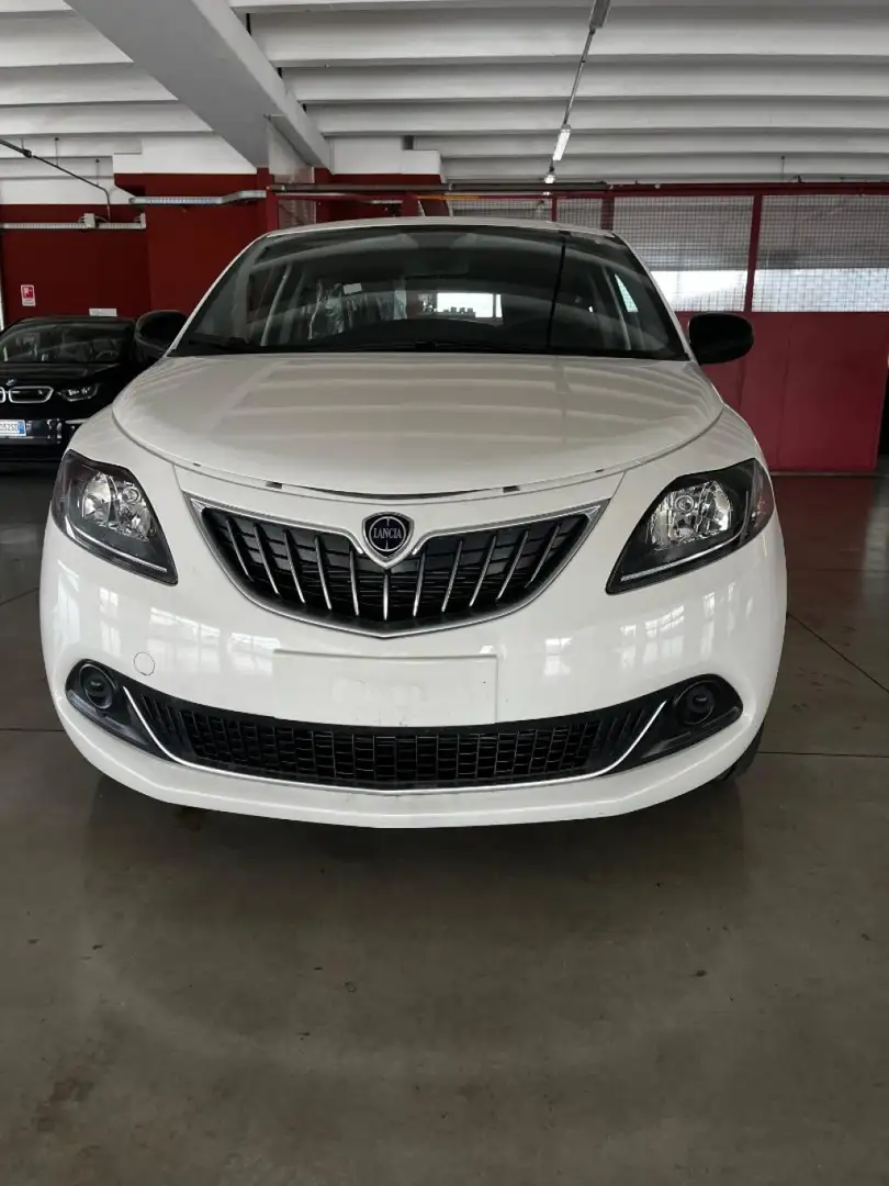 Lancia Ypsilon 1.0 FireFly 5 porte S&S Hybrid Platino Bianco - 1