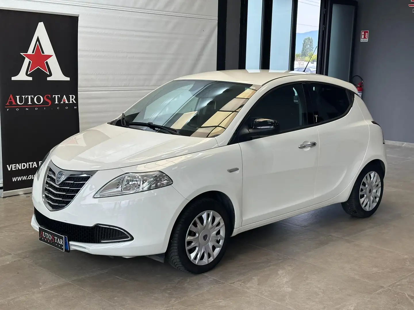 Lancia Ypsilon Ypsilon 1.2 8v Silver 69cv Bianco - 1