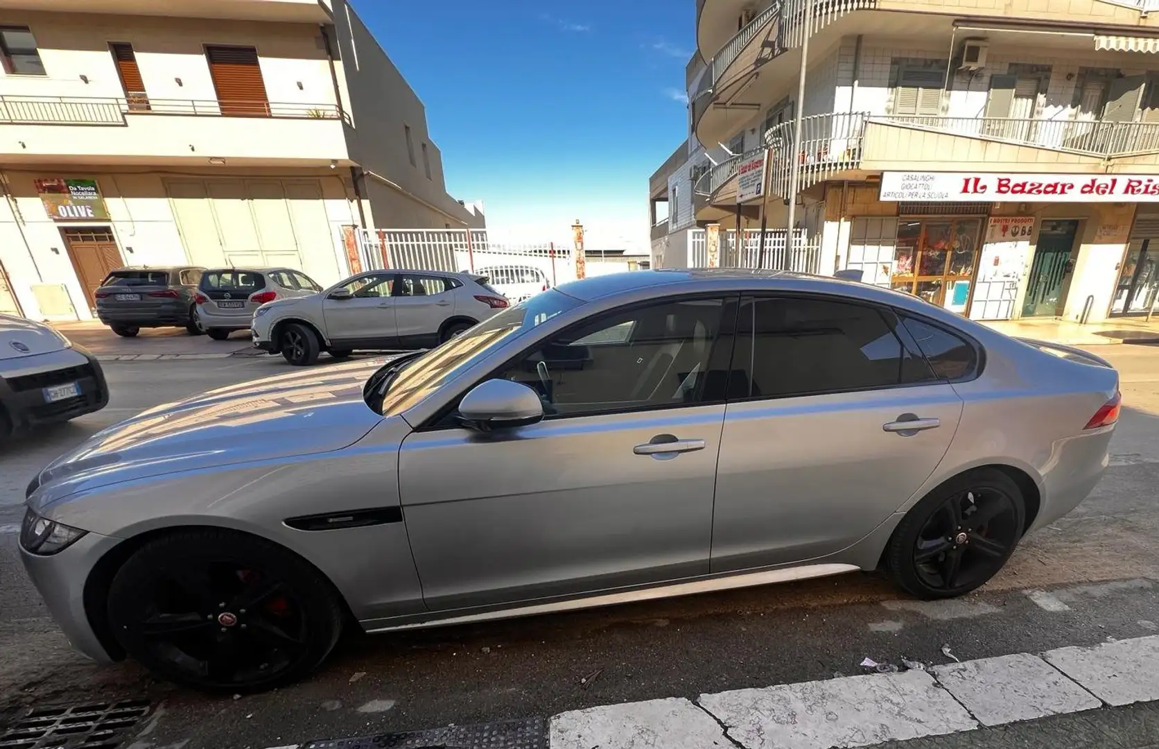 Jaguar XF XF 2.0d i4 R-Sport awd 240cv auto my19 Grigio - 2