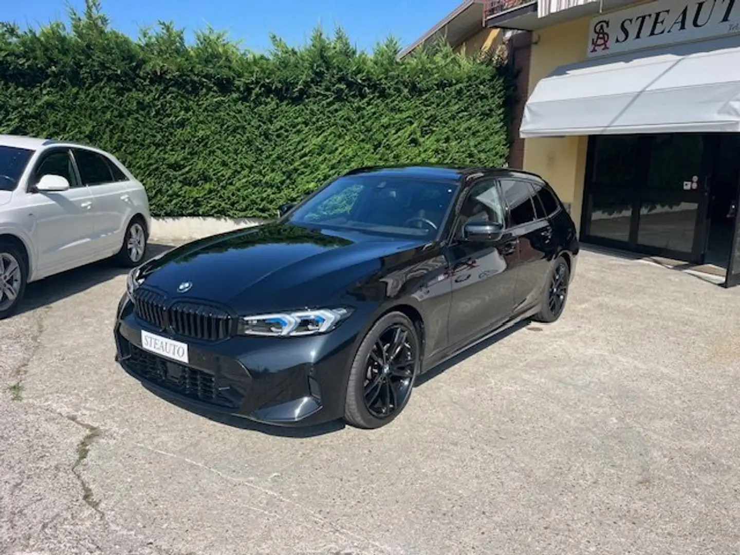BMW 320 d x Drive Tour M Sport tetto 19" Nero - 2