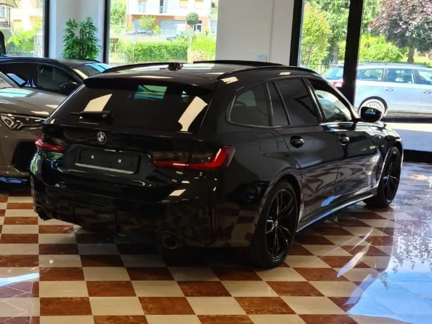 BMW 320 d x Drive Tour M Sport tetto 19" Noir - 2