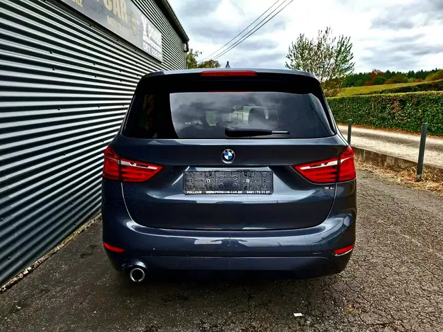 BMW 2 Series view 9