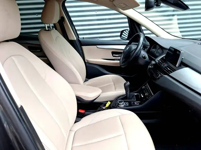 BMW 2 Series view 11