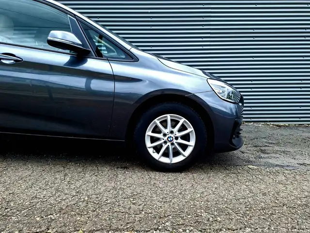 BMW 2 Series view 8