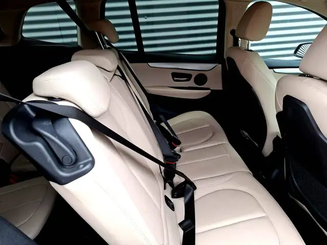 BMW 2 Series view 12