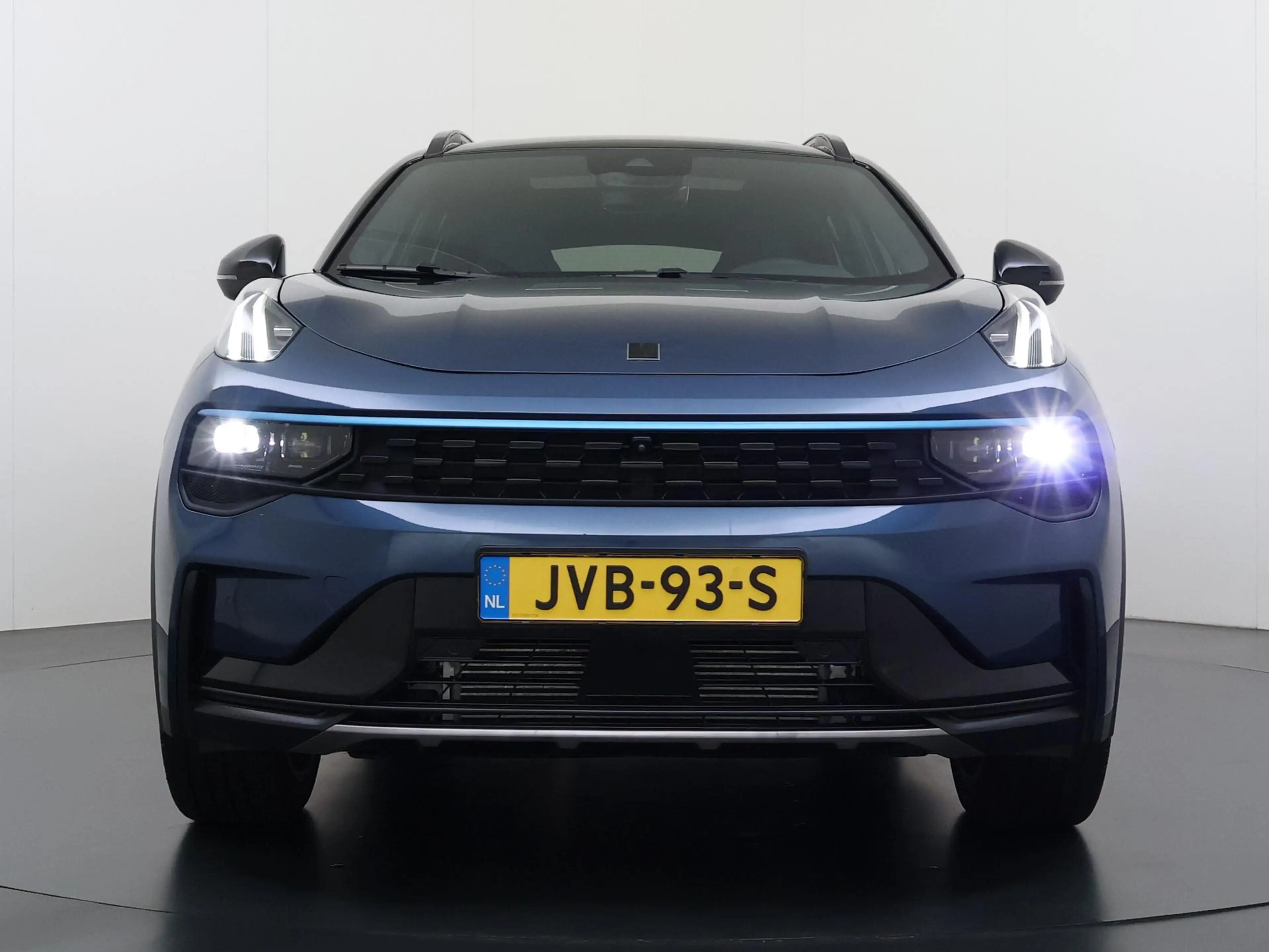 Lynk & Co 01 1.5 260pk Plug-in Hybrid | Navigatie | Panoramadak — photo 3