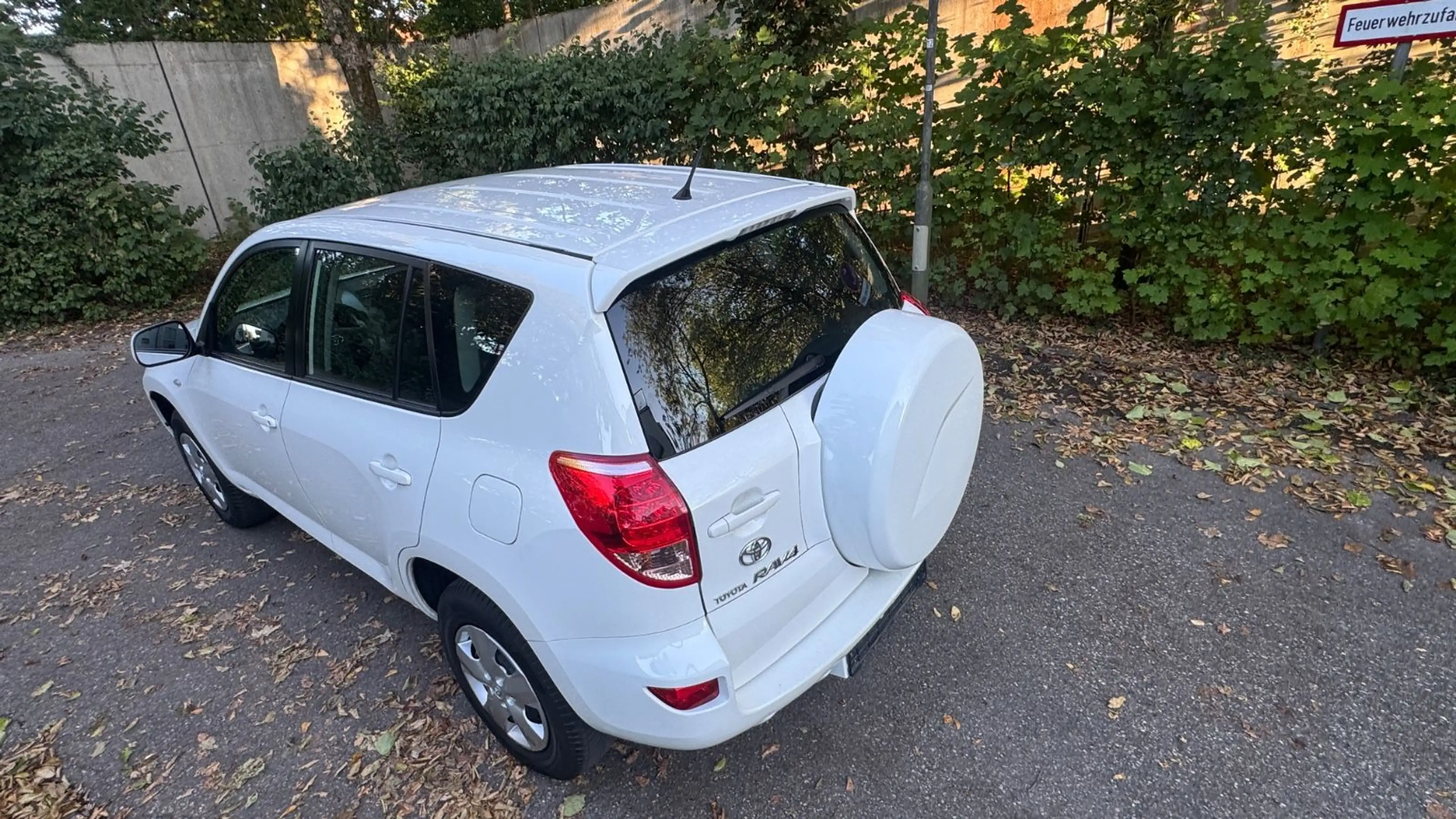 Toyota RAV 4 CROSS SPORT 5-G AWD 2,0BENZ nur 35000km ! — photo 3