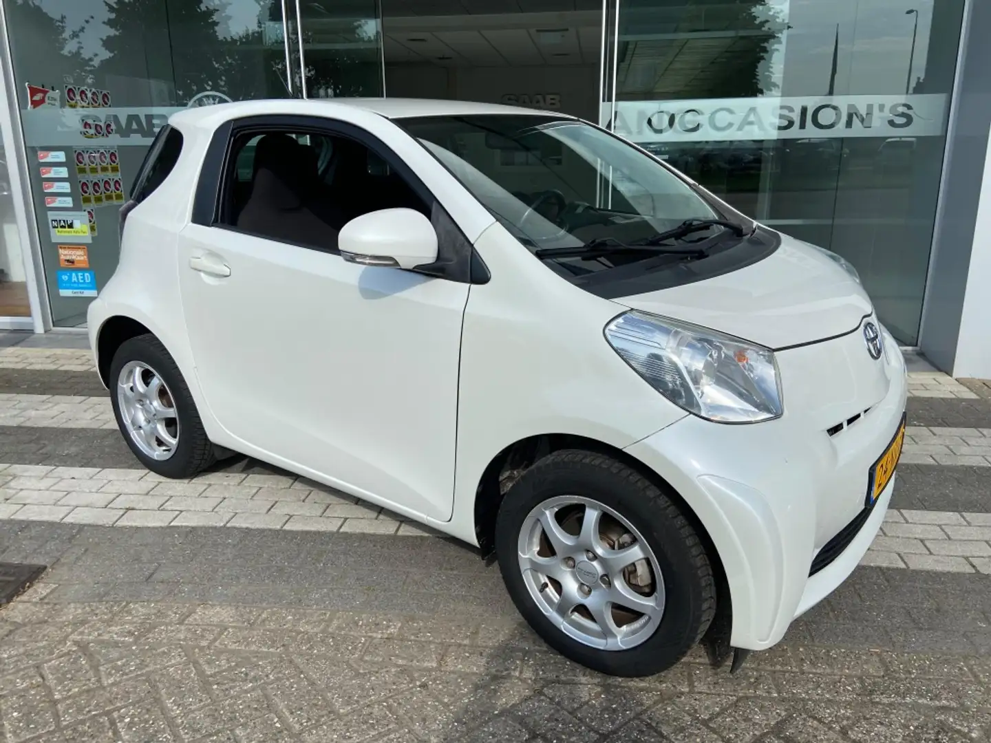 Toyota iQ 1.0 VVTi Comfort Airco Bílá - 2
