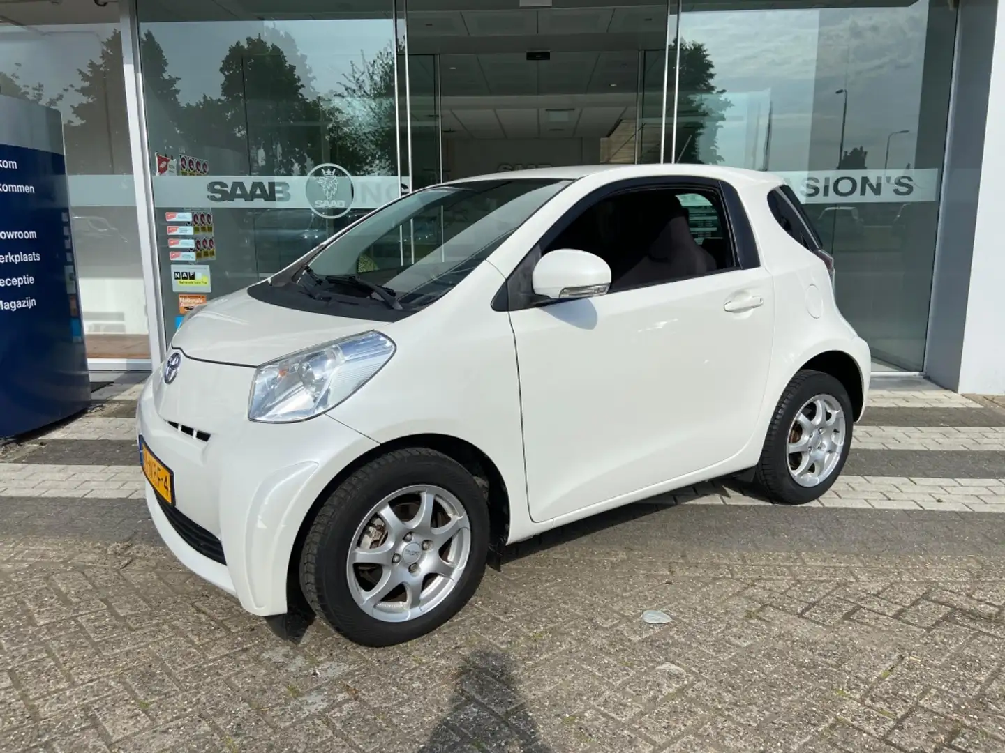 Toyota iQ 1.0 VVTi Comfort Airco Bílá - 1