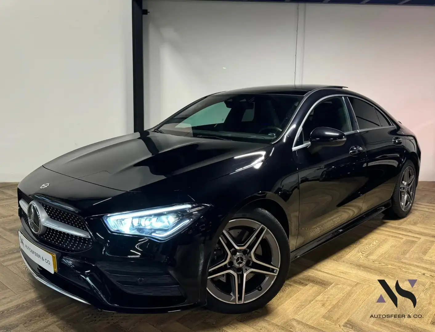Mercedes-Benz CLA 200 AMG Zwart - 1