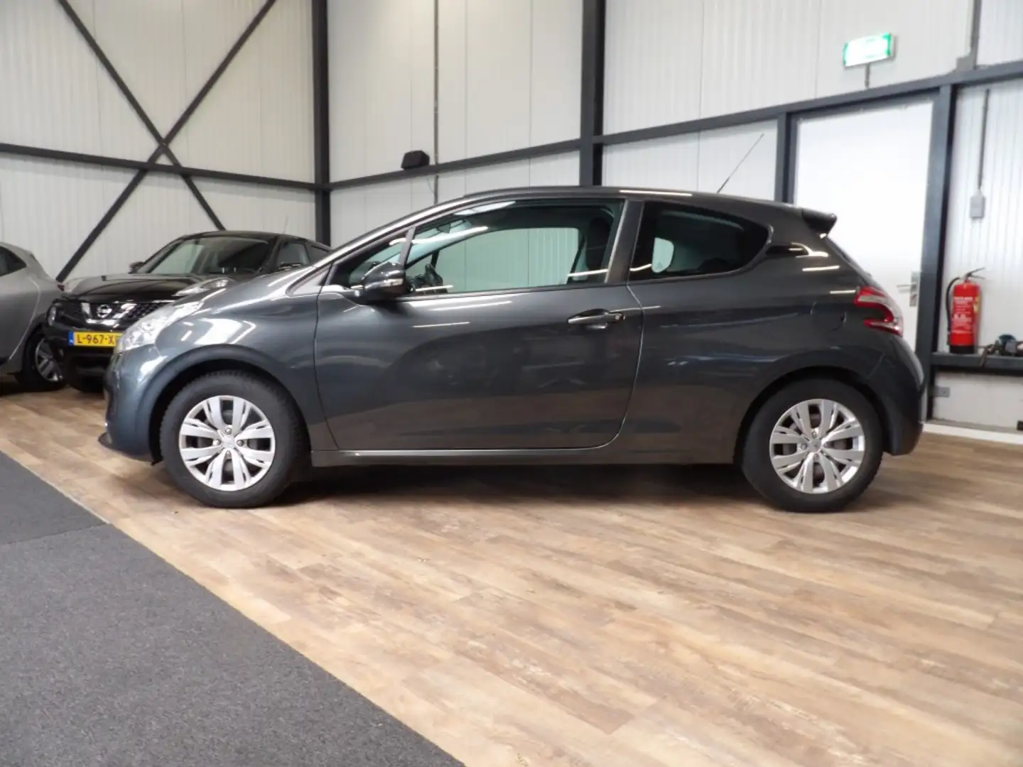 Peugeot 208 1.2e-VTi Active Grijs - 2