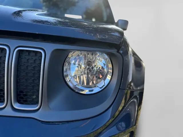 Jeep Renegade view 3