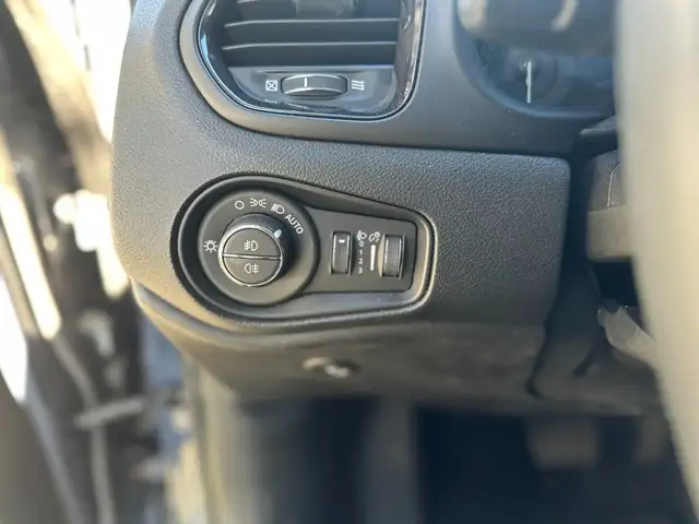 Jeep Renegade view 17