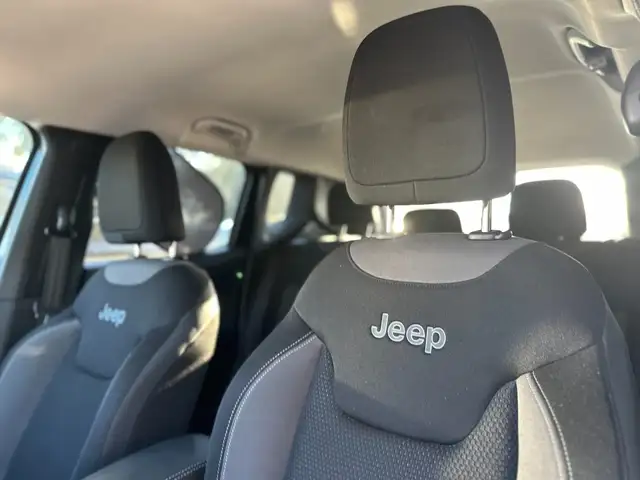 Jeep Renegade view 10